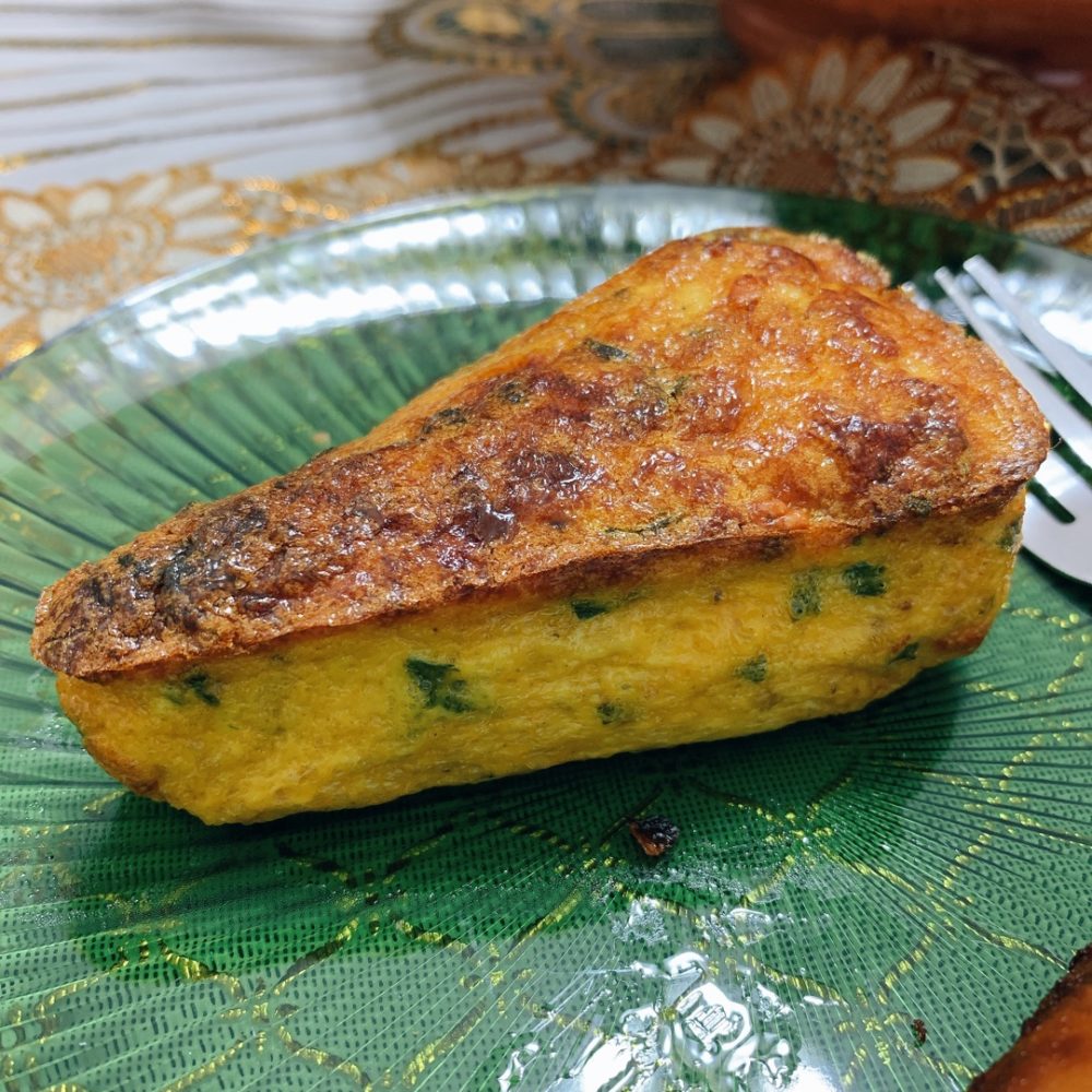 チュニジアのチキンタジンという卵料理